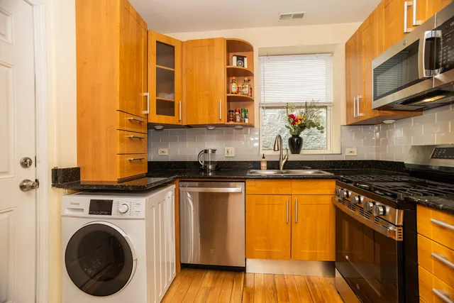 $1,750 | 4750 North Albany Avenue, Unit 3, Chicago, IL 60625