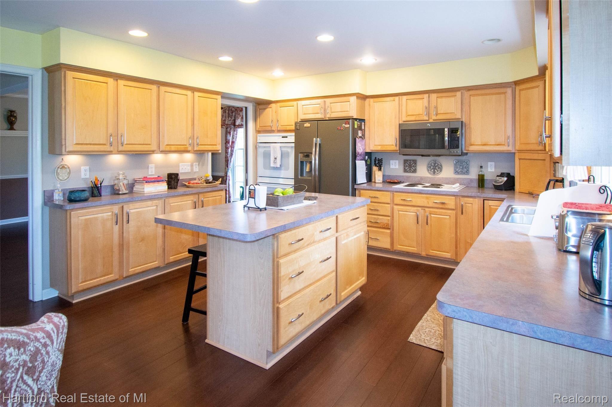 35701 Congress Road Farmington, MI 48335 - Photo 7 of 45 Kitchen