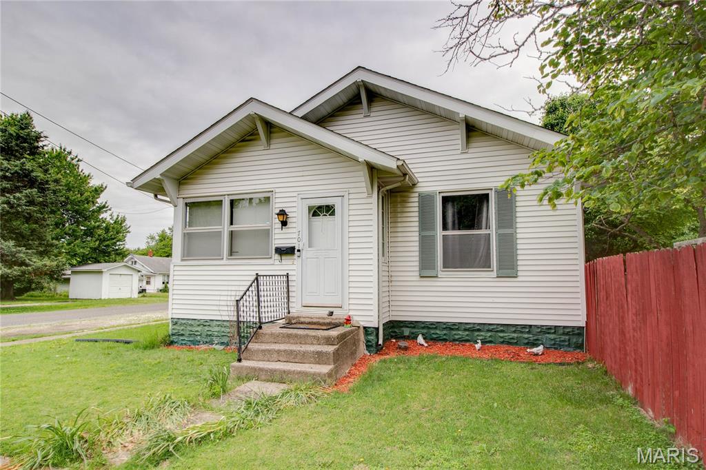 701 East Chestnut Street Gillespie, IL 62033 - Photo 2 of 41