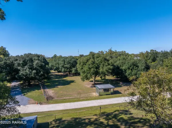 $6,000,000 | 726 East Broussard Road, Lafayette, LA 70508