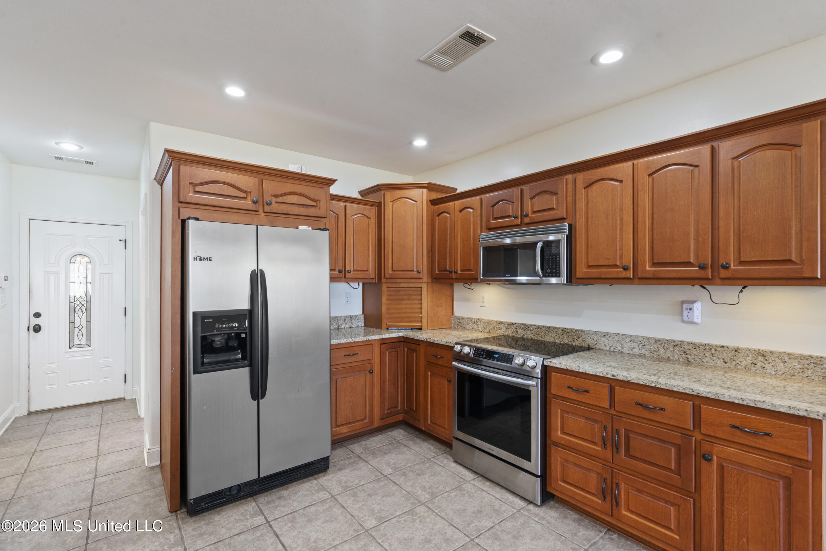 2138 College Road Southaven, MS 38672 - Photo 13 of 42 Kitchen