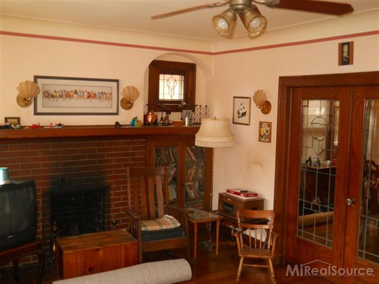 965 Nottingham Road Grosse Pointe, MI 48230 - Photo 2 of 9 31167722-1.JPG