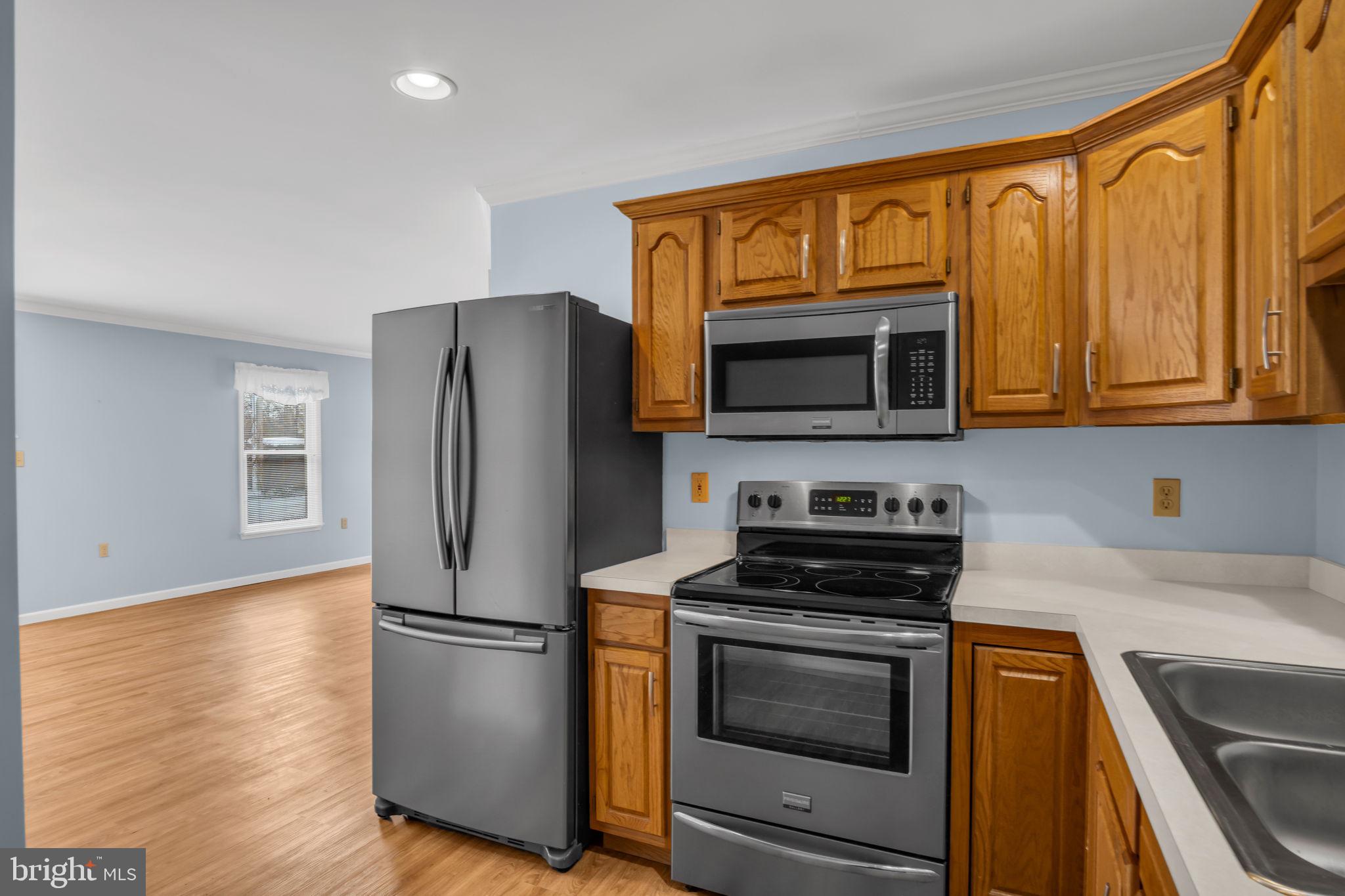 433 Mill Race Road Carlisle, PA 17013 - Photo 11 of 27 a kitchen with stainless steel appliances a stove microwave and refrigerator