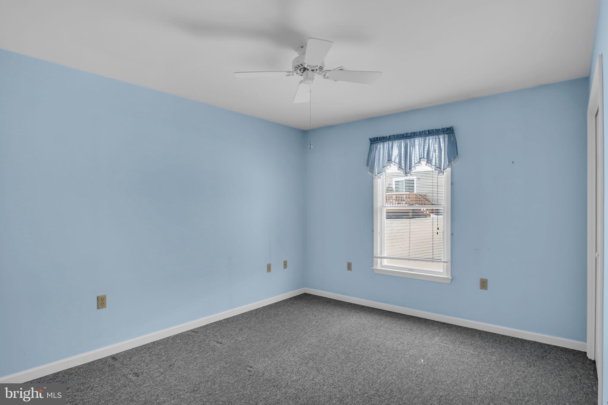 433 Mill Race Road Carlisle, PA 17013 - Photo 19 of 27 an empty room with a window