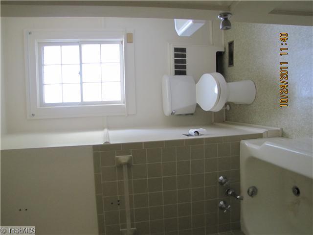 10839 Archdale Road Trinity, NC 27370 - Photo 4 of 11 Master Bath/Spa.