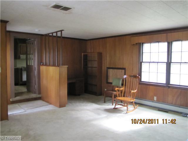 10839 Archdale Road Trinity, NC 27370 - Photo 9 of 11 Den/Family/Great Room.