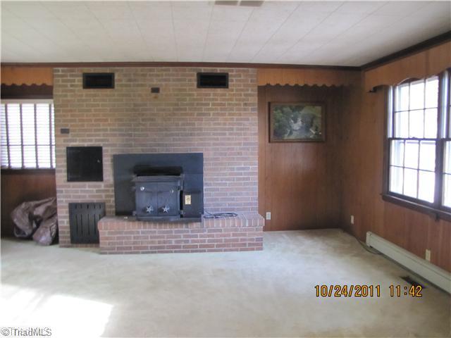10839 Archdale Road Trinity, NC 27370 - Photo 10 of 11 Den/Family/Great Room.