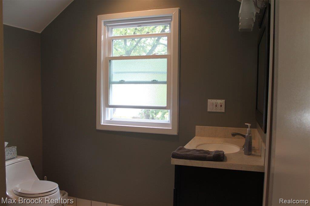 2254 Rosemont Road Berkley, MI 48072 - Photo 32 of 39 Rosemont 2254 085.JPG