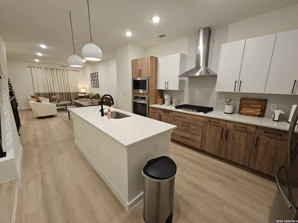 $3,200 | 719 East Locust Street, Unit 3111, San Antonio, TX 78212