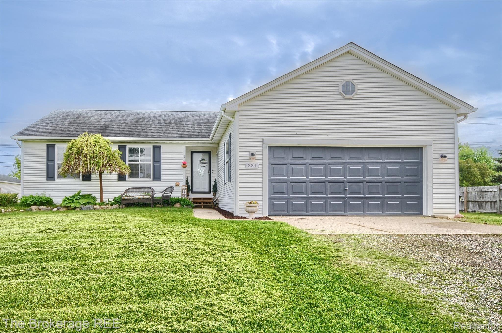 331 Davis Lake Road Lapeer, MI 48446 - Photo 2 of 42 DSC_6273-HDR(5).jpg
