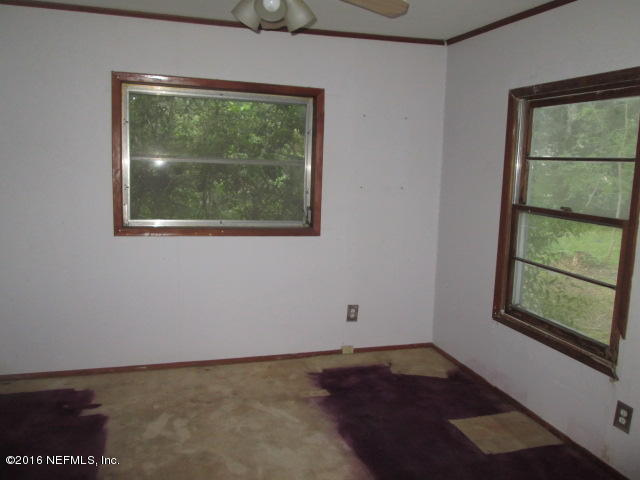 6252 Firestone Road Jacksonville, FL 32244 - Photo 8 of 12 an empty room with a window