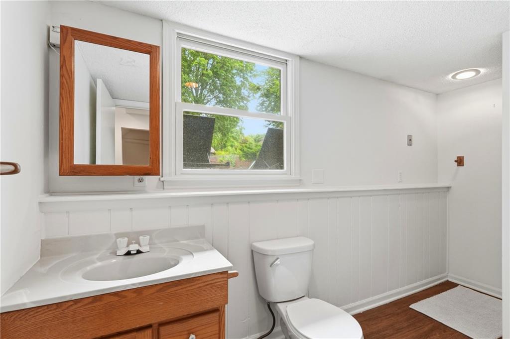 11809 Rosehill Road Overland Park, KS 66210 - Photo 24 of 38