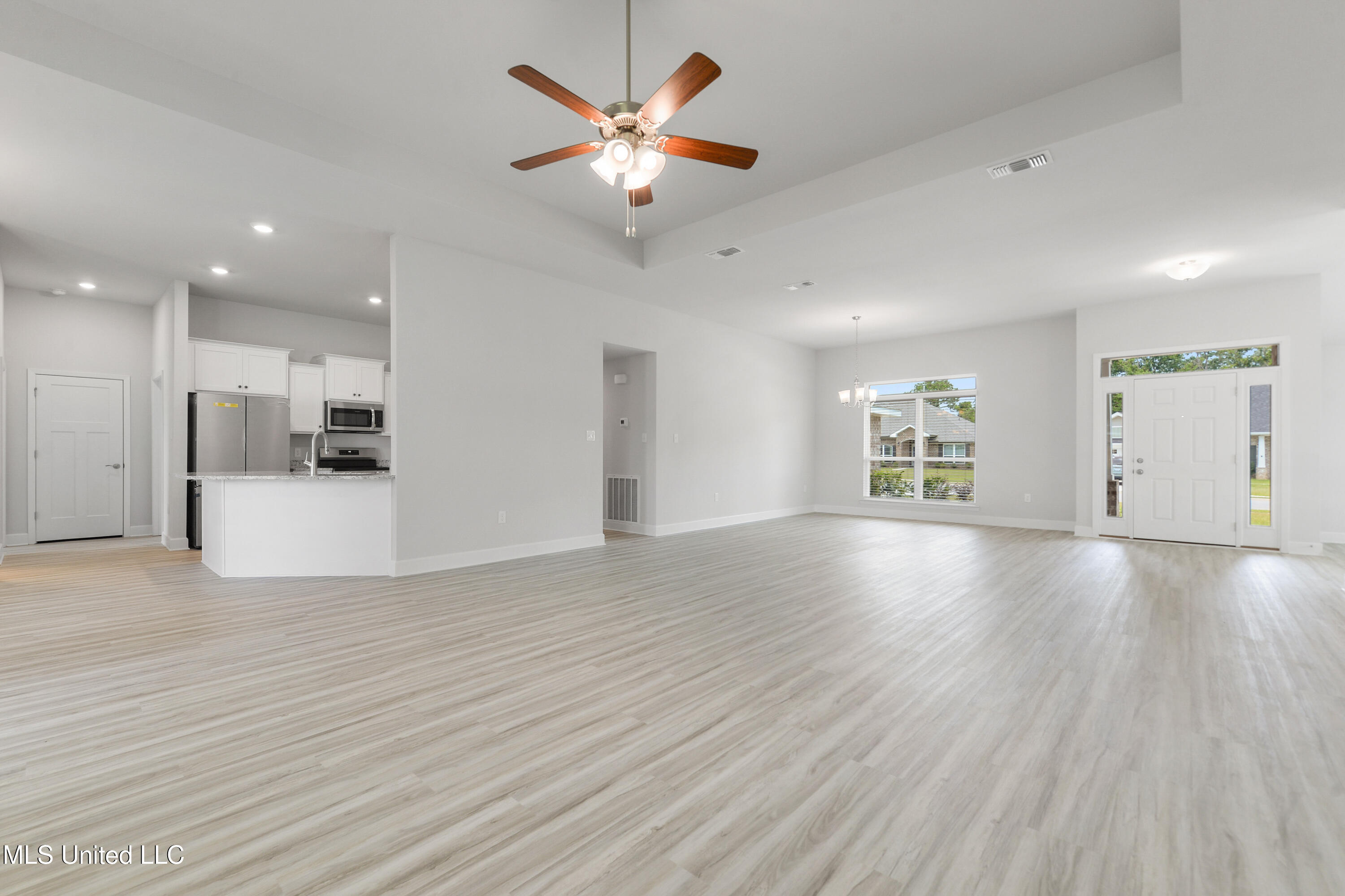 13913 Ruby Lane Biloxi, MS 39532 - Photo 14 of 33 LivingRoom