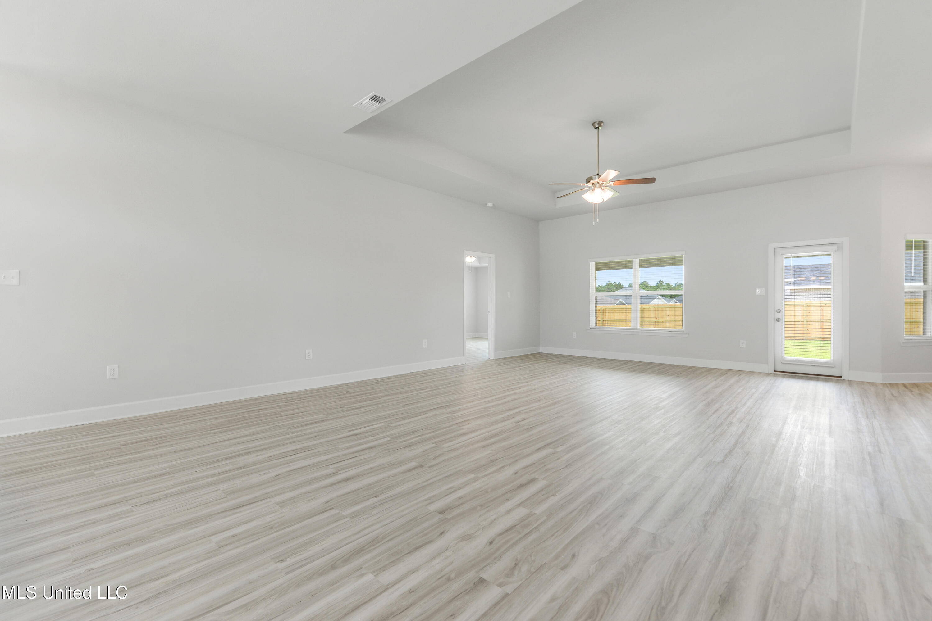 13913 Ruby Lane Biloxi, MS 39532 - Photo 15 of 33 005