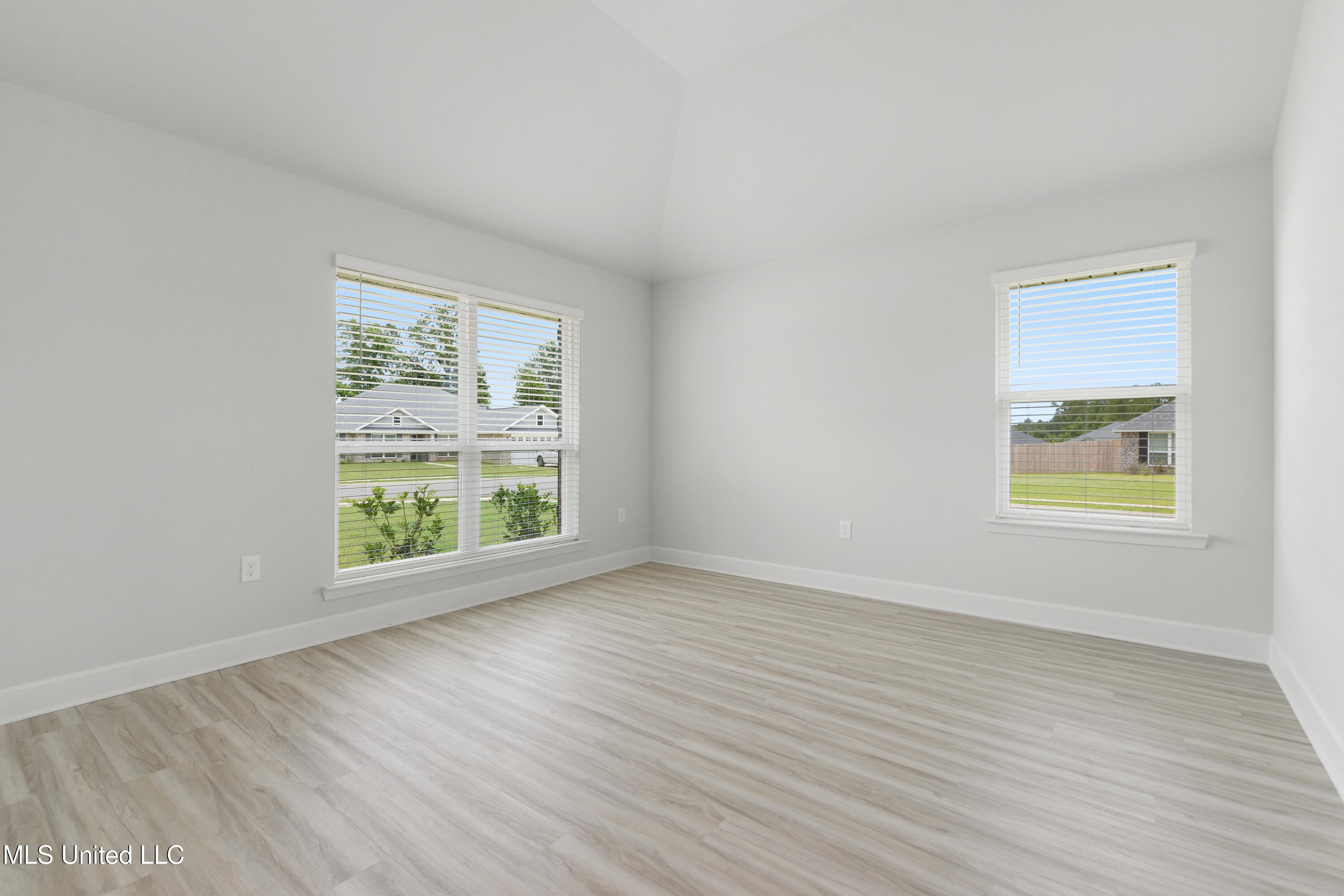 13913 Ruby Lane Biloxi, MS 39532 - Photo 17 of 33 007