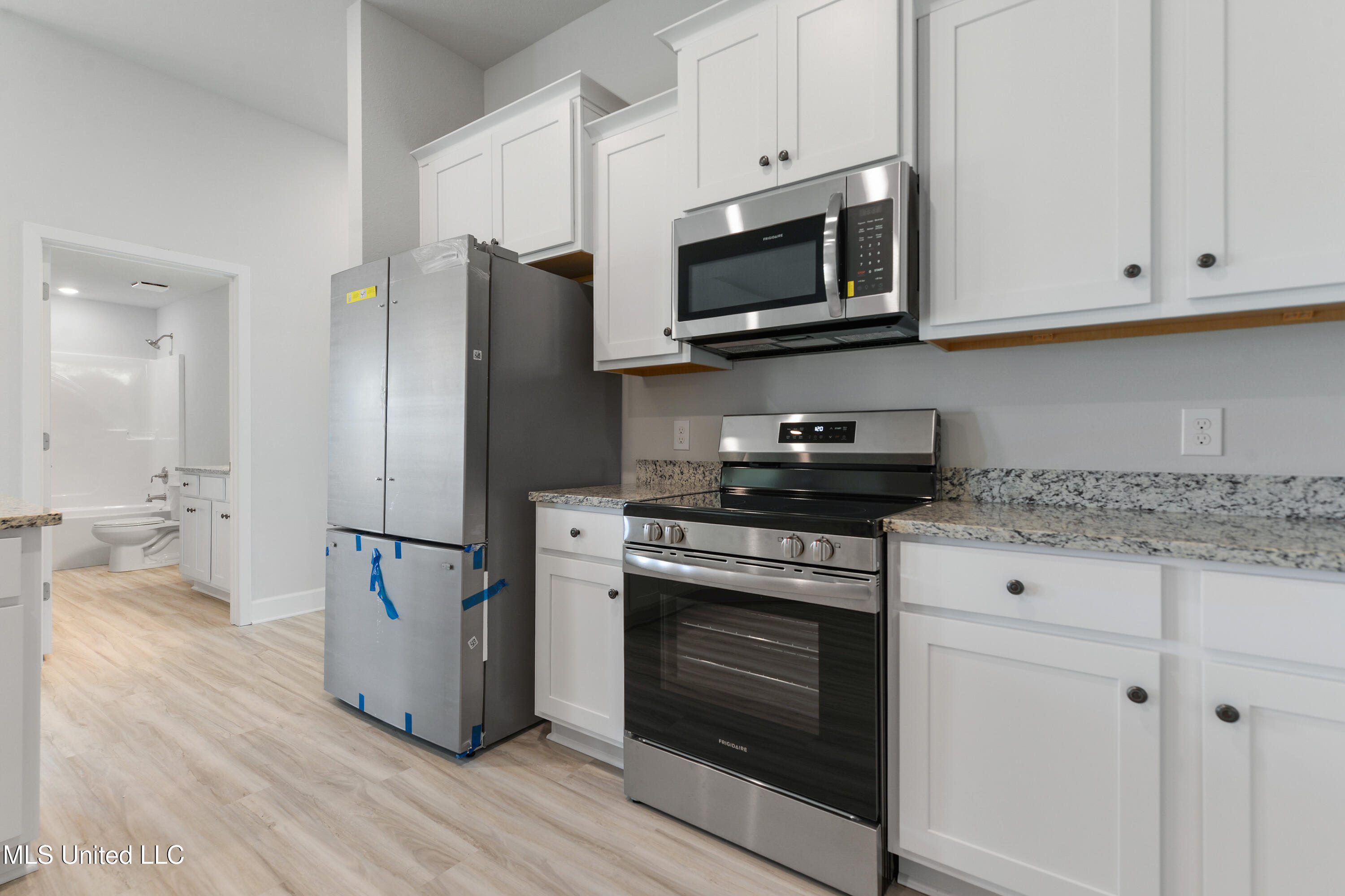 13913 Ruby Lane Biloxi, MS 39532 - Photo 21 of 33 Kitchen