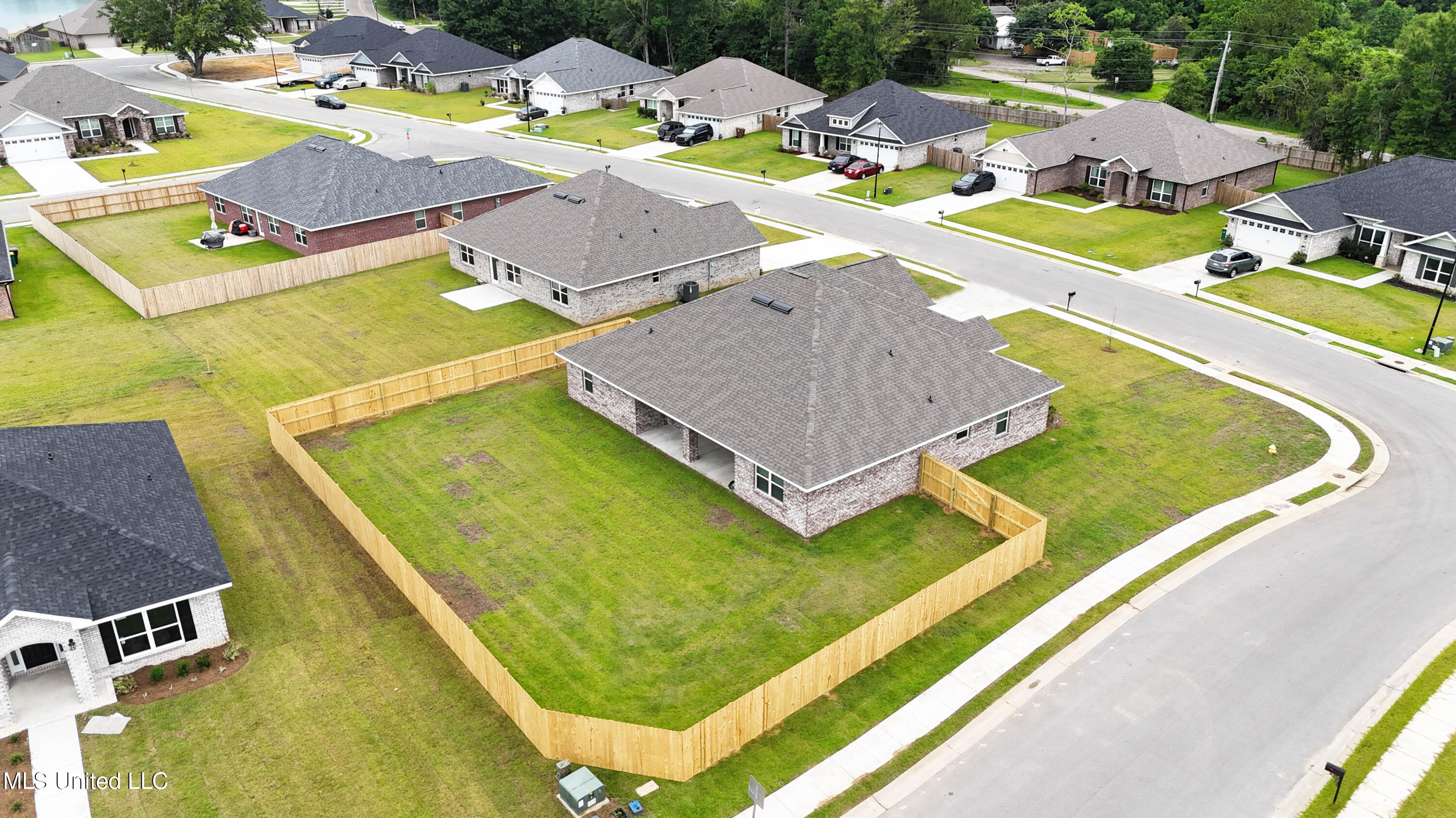 13913 Ruby Lane Biloxi, MS 39532 - Photo 8 of 33 033