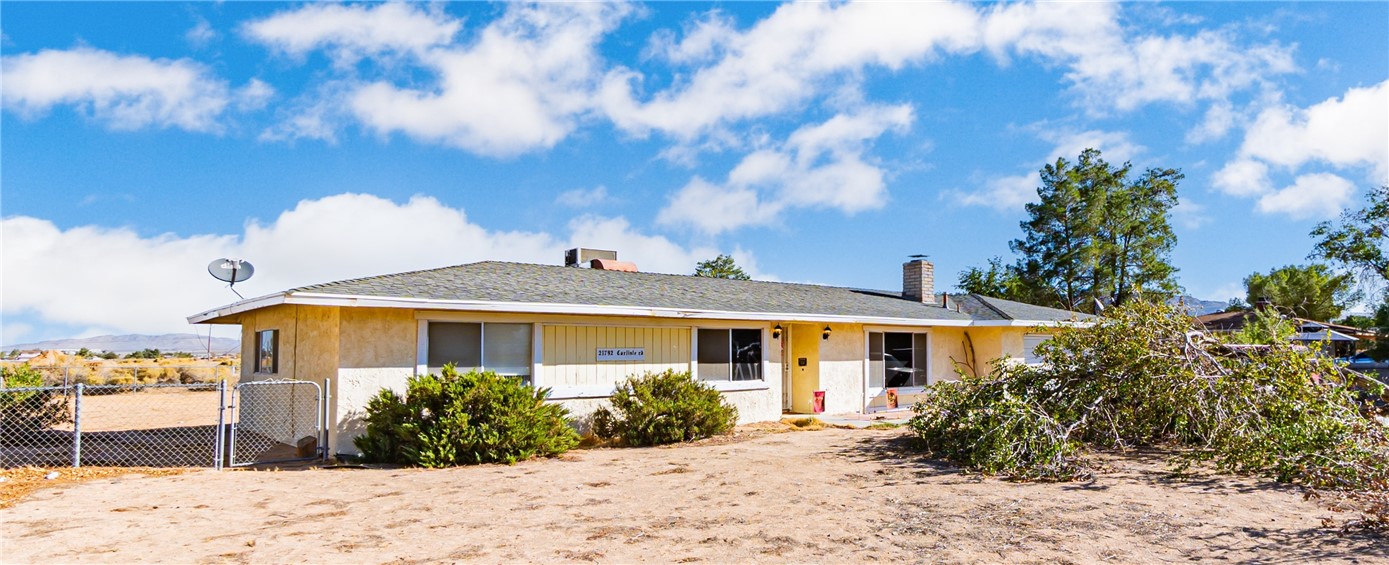 21792 Carlisle Road Apple Valley, CA 92307 - Photo 1 of 1 a front view of a house with a garden