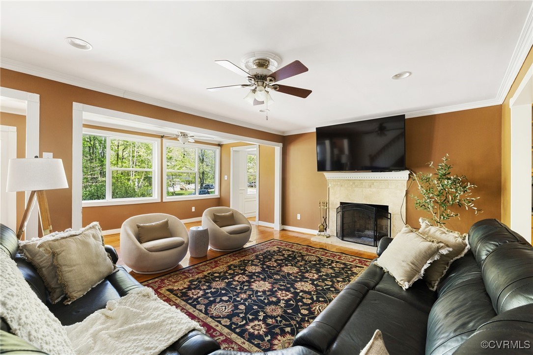 A large, light filled room!