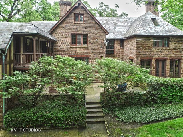 a view of a backyard with plants