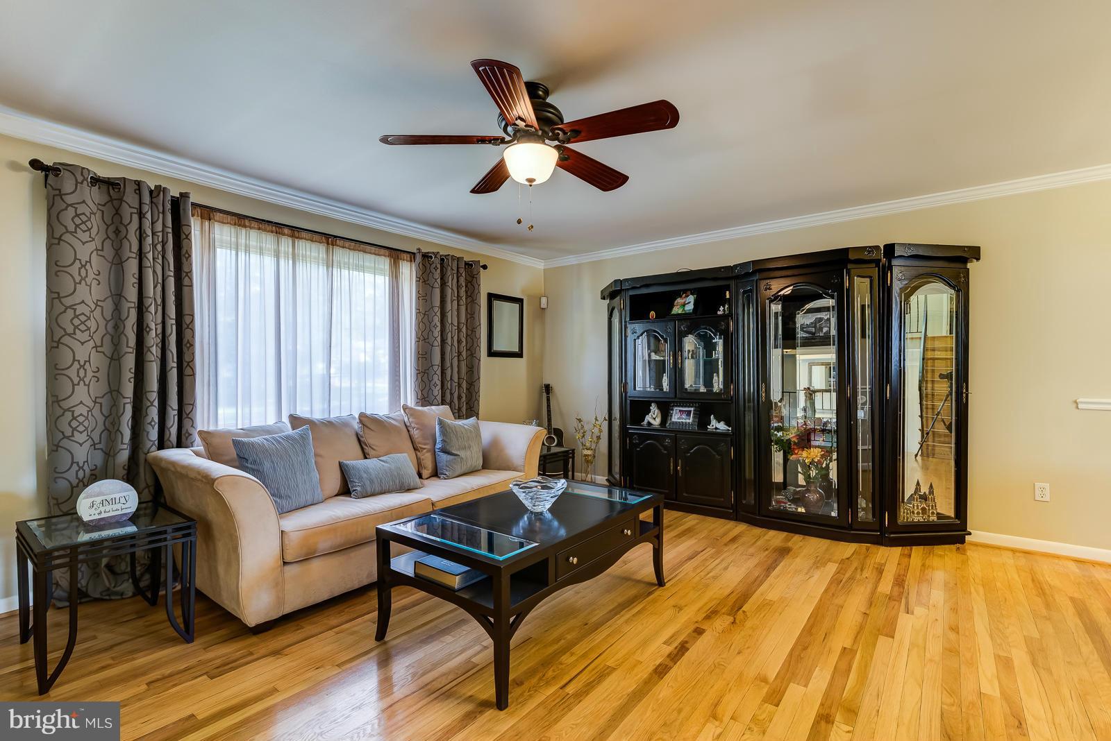 4500 Kinmount Road Lanham, MD 20706 - Photo 8 of 24 Living Room