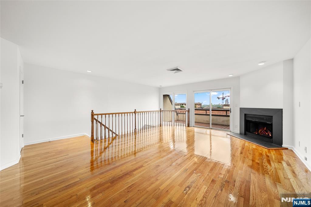 300 Gorge Road, Unit 1 Cliffside Park, NJ 07010 - Photo 4 of 33
