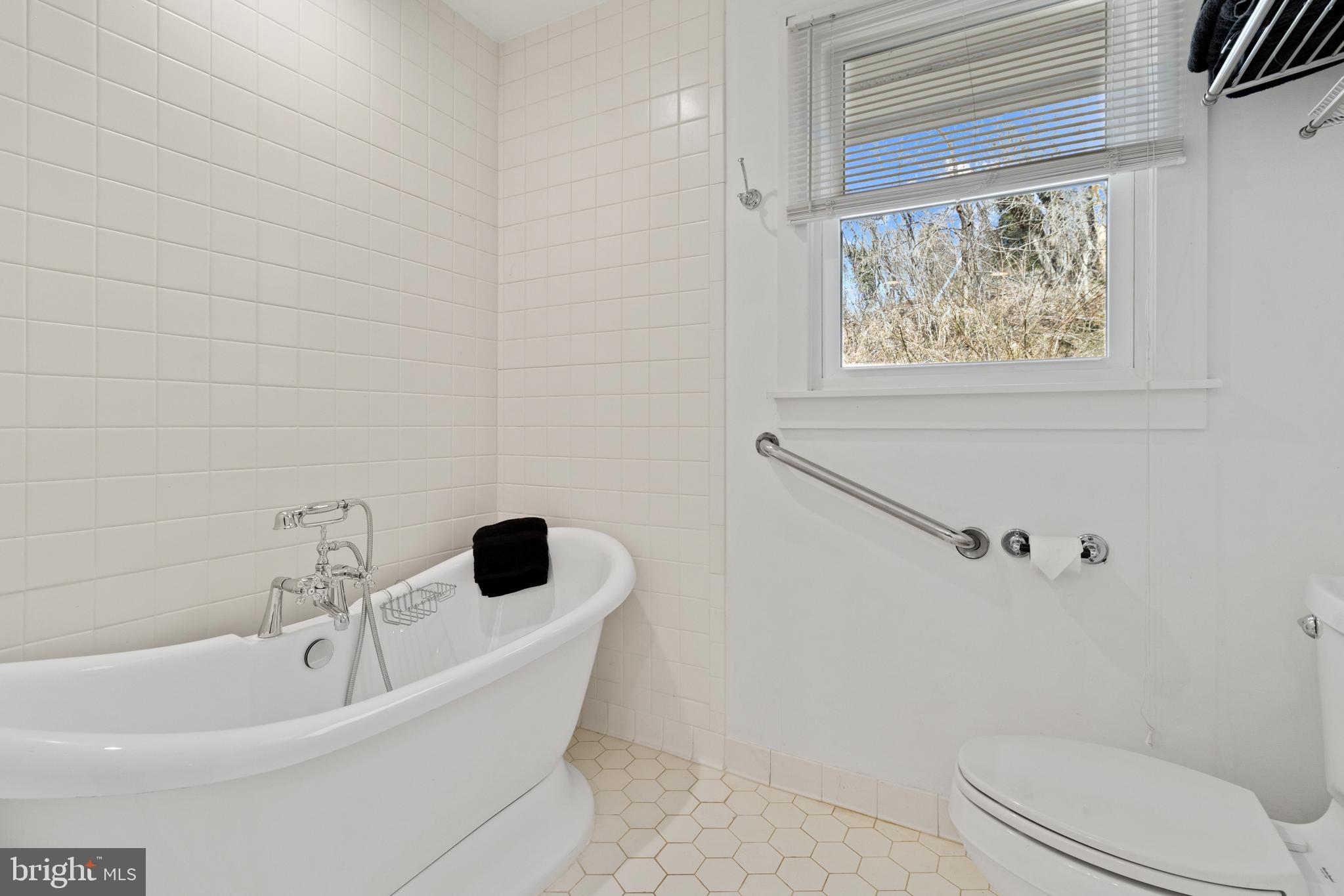 283 Rugby Cove Arnold, MD 21012 - Photo 18 of 28 Master bathroom w/ soaking tub