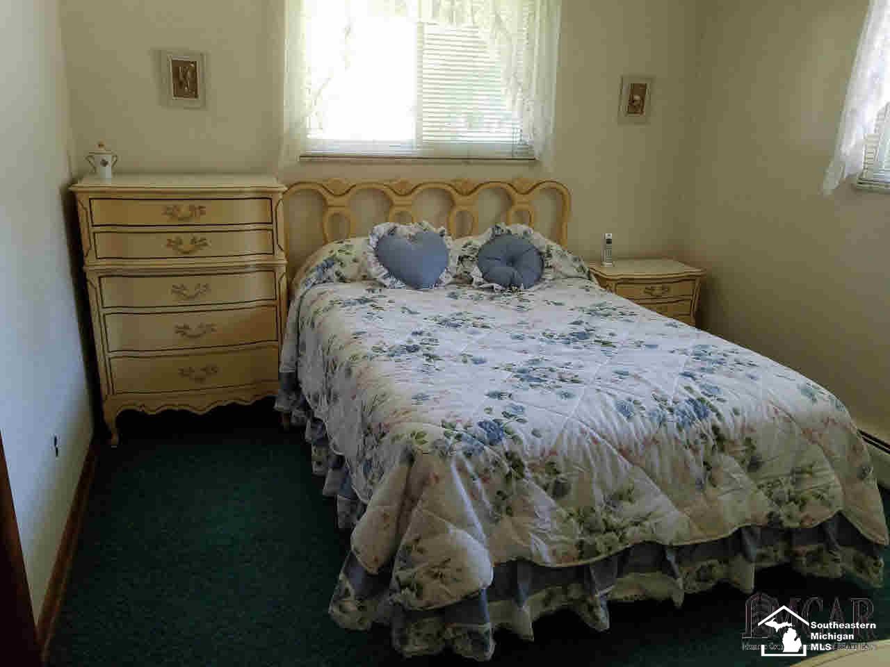13883 Grafton Road Carleton, MI 48117 - Photo 14 of 18 21349998-13.JPG