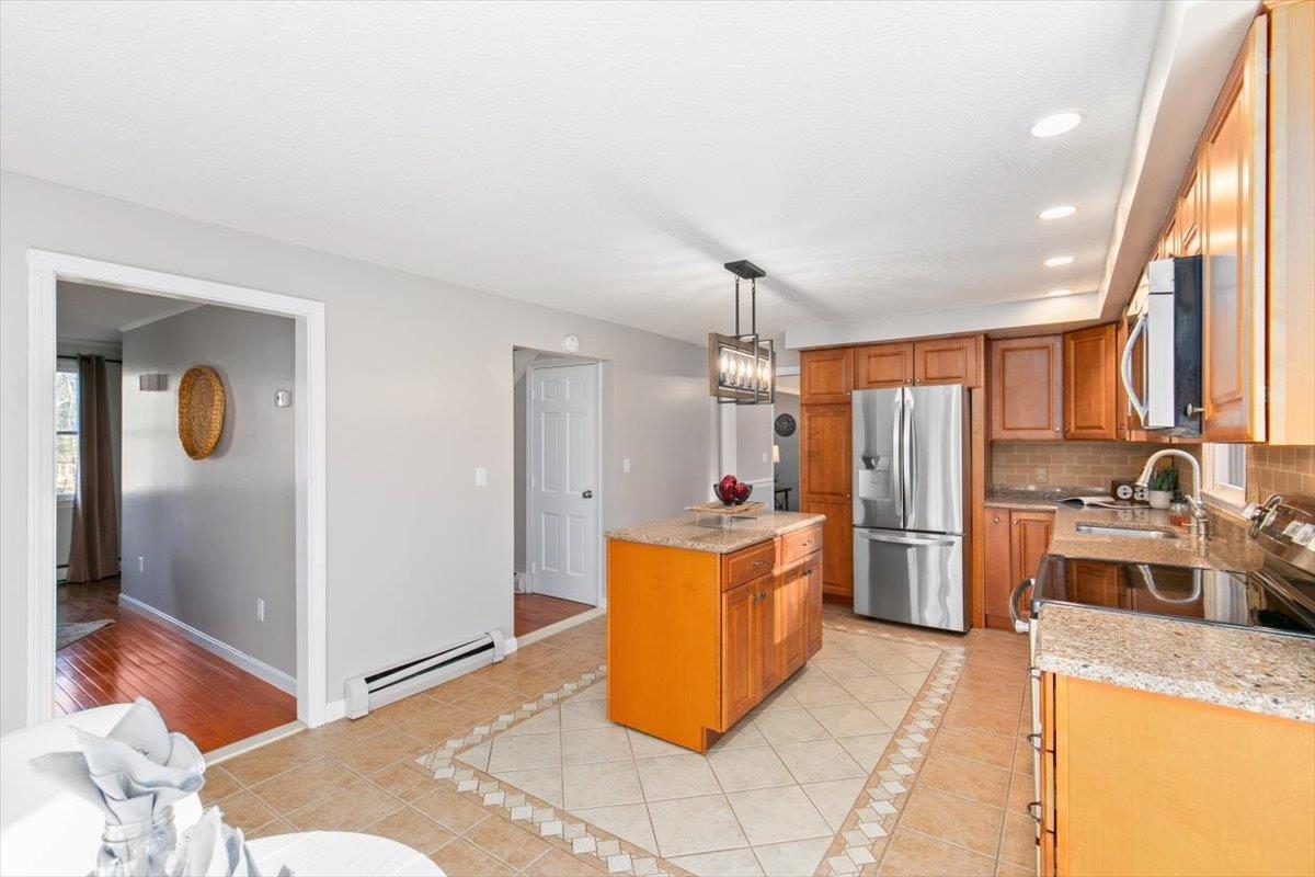 5 Amberwood Drive Atkinson, NH 03811 - Photo 15 of 47