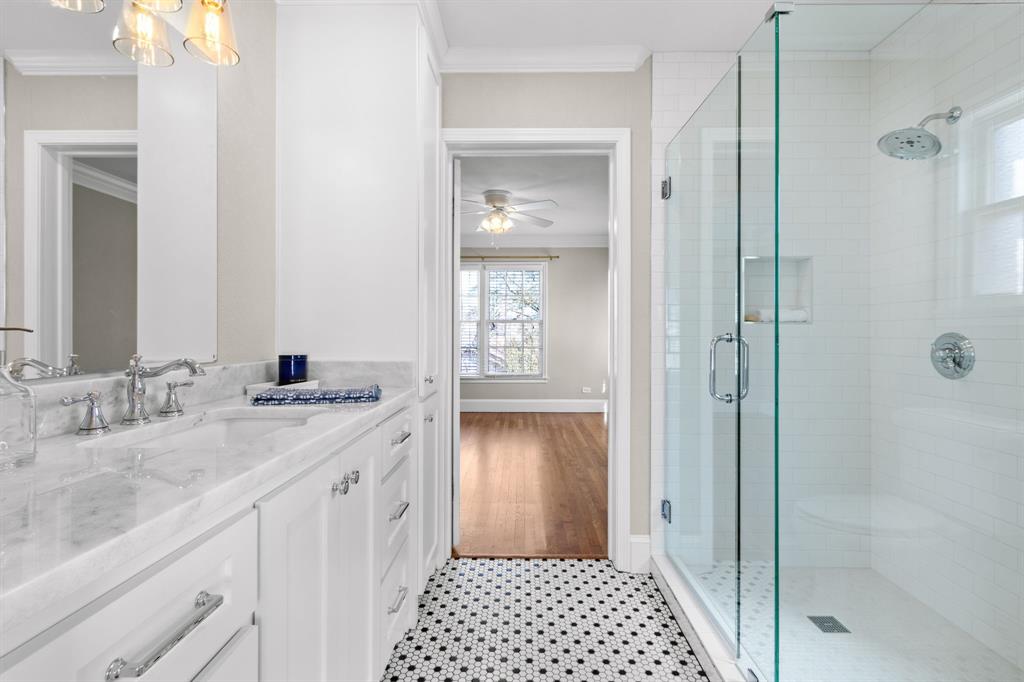2815 Cumberland Avenue Waco, TX 76708 - Photo 22 of 40 a bathroom with a granite countertop sink and a mirror