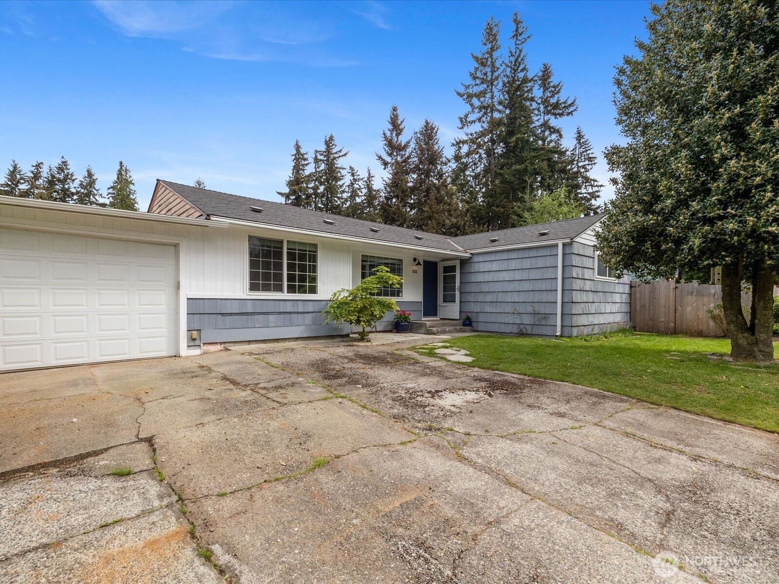 7631 201st Street Southwest Edmonds, WA 98026 - Photo 5 of 34