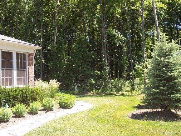 1653 Trinity Road Canton, MI 48187 - Photo 3 of 5 Woods