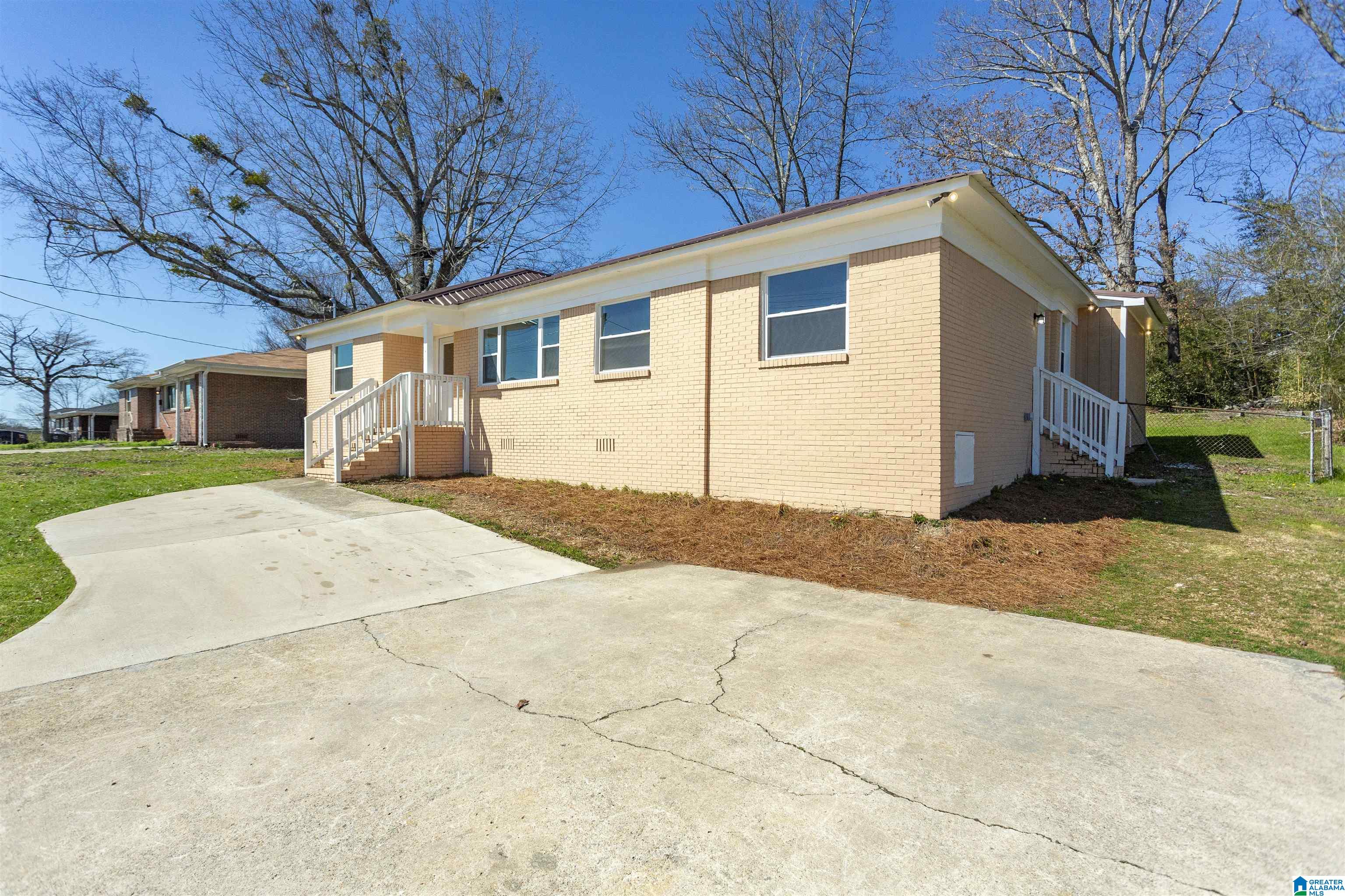 524 Sunhill Road Northwest Center Point, AL 35215 - Photo 4 of 36