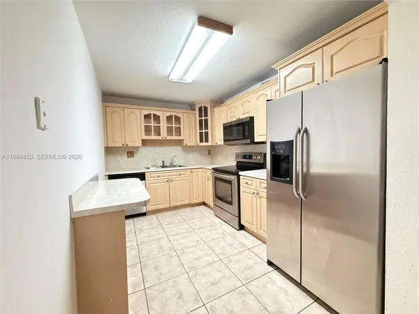 $2,400 | 10000 Northwest 80th Court, Unit 2521, Hialeah Gardens, FL 33016