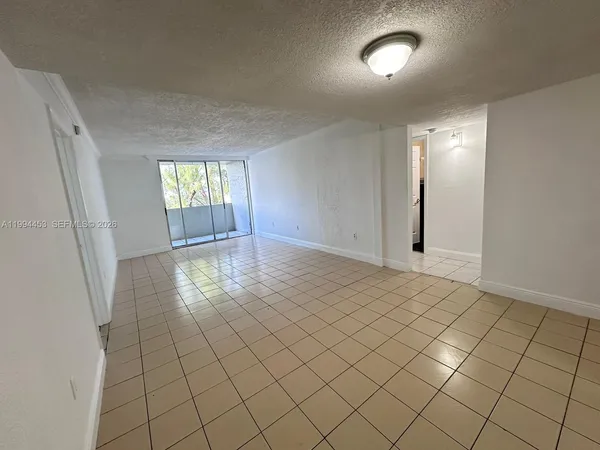 $2,400 | 10000 Northwest 80th Court, Unit 2521, Hialeah Gardens, FL 33016