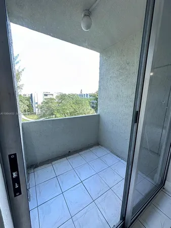 $2,400 | 10000 Northwest 80th Court, Unit 2521, Hialeah Gardens, FL 33016
