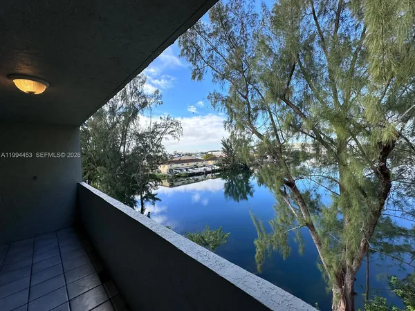$2,400 | 10000 Northwest 80th Court, Unit 2521, Hialeah Gardens, FL 33016
