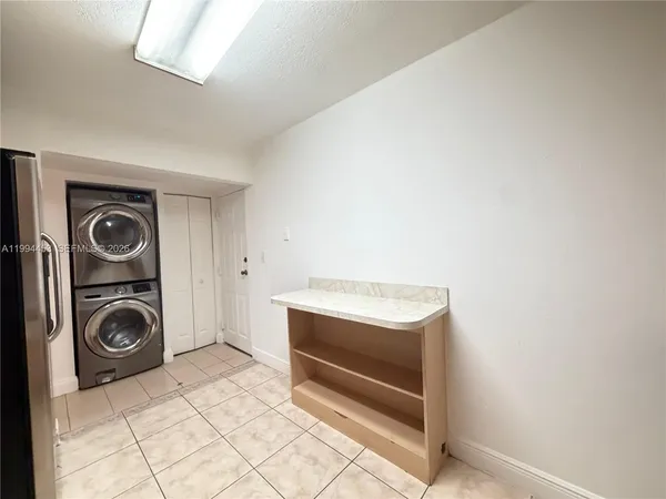 $2,400 | 10000 Northwest 80th Court, Unit 2521, Hialeah Gardens, FL 33016