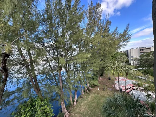 $2,400 | 10000 Northwest 80th Court, Unit 2521, Hialeah Gardens, FL 33016