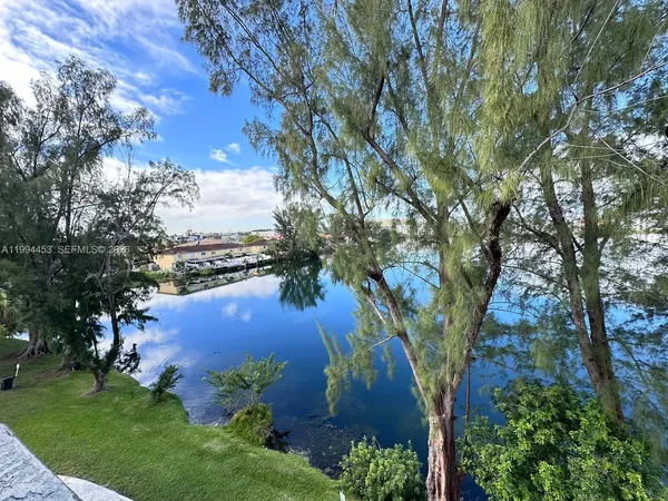 $2,400 | 10000 Northwest 80th Court, Unit 2521, Hialeah Gardens, FL 33016