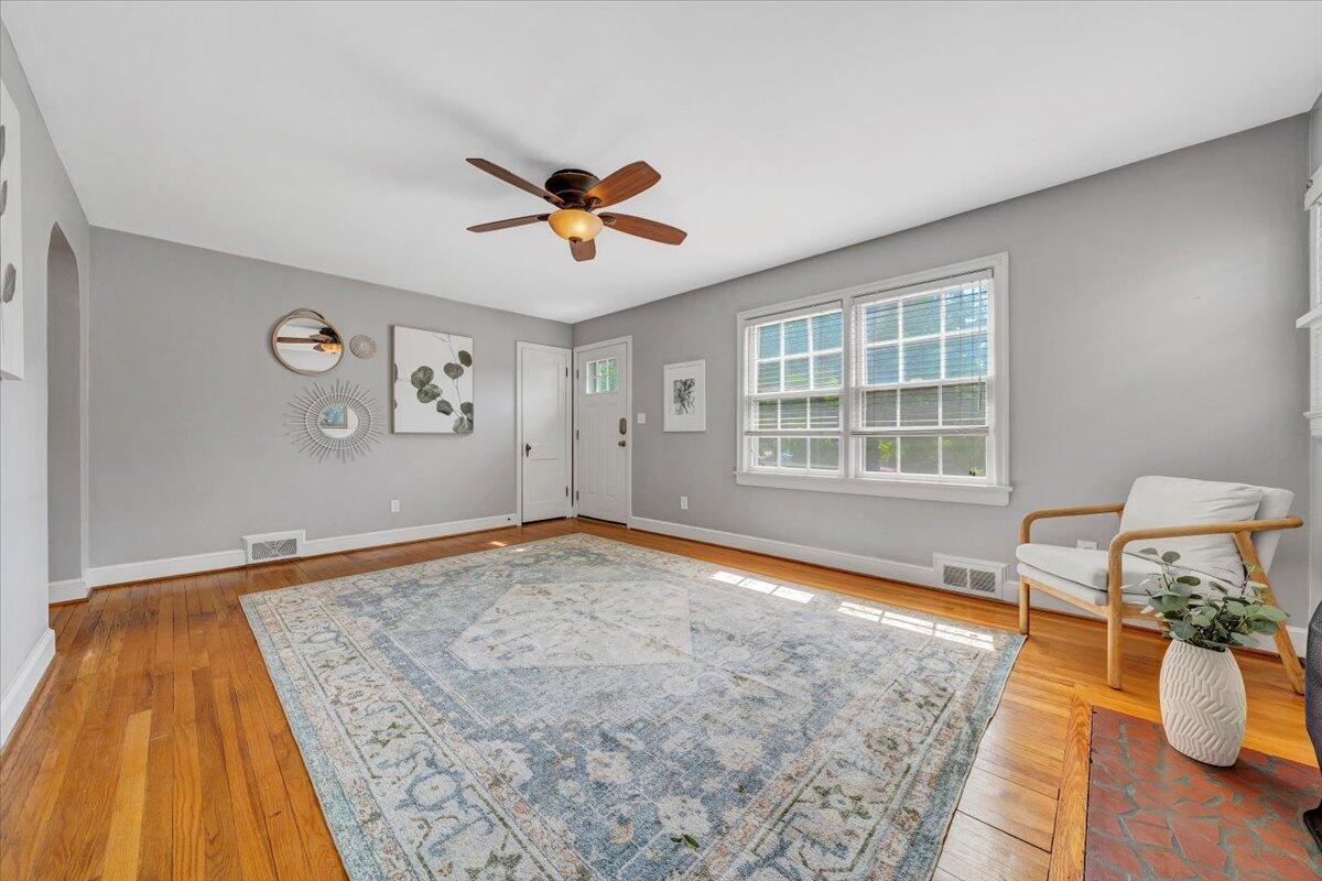 2326 Carlton Road Southwest Roanoke, VA 24015 - Photo 5 of 44 05-MIB04134