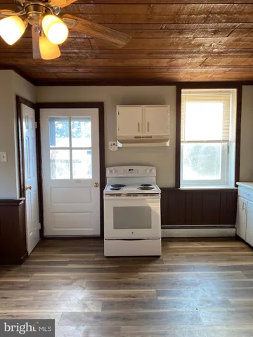 a view of washer and dryer in a room