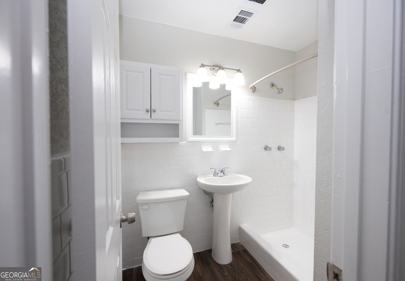 4883 Roswell Road, Unit 6U Atlanta, GA 30342 - Photo 11 of 20 Gallery Image 11