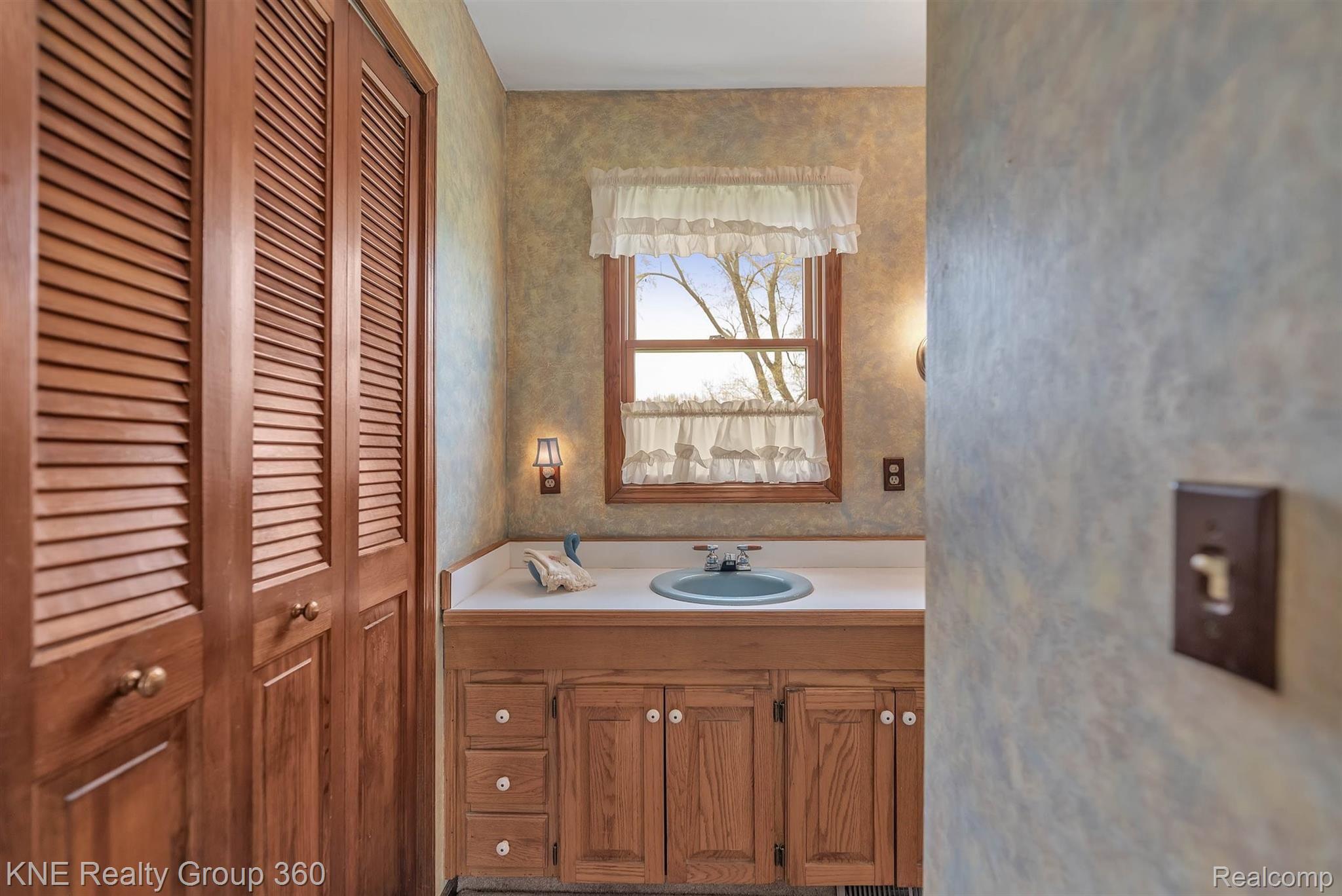 1278 West Barron Road Howell, MI 48855 - Photo 34 of 48 34-Master Bath.jpg