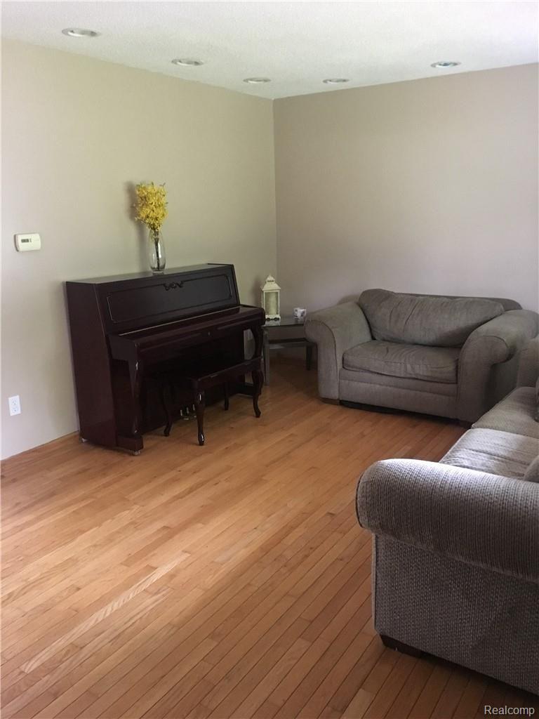 3502 Lahring Road Linden, MI 48451 - Photo 4 of 30 4.JPG