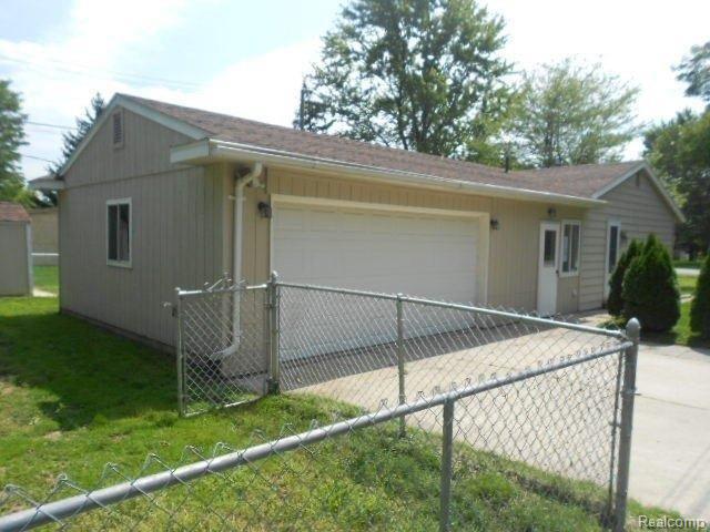 57050 Omo Road Ray, MI 48096 - Photo 18 of 25 261-900638 Garage (2).jpg