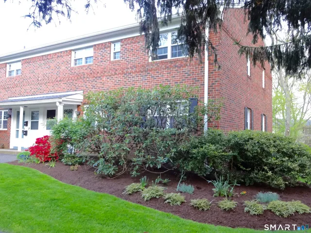 $2,800 | 245 Unquowa Road, Unit 57, Fairfield, CT 06824