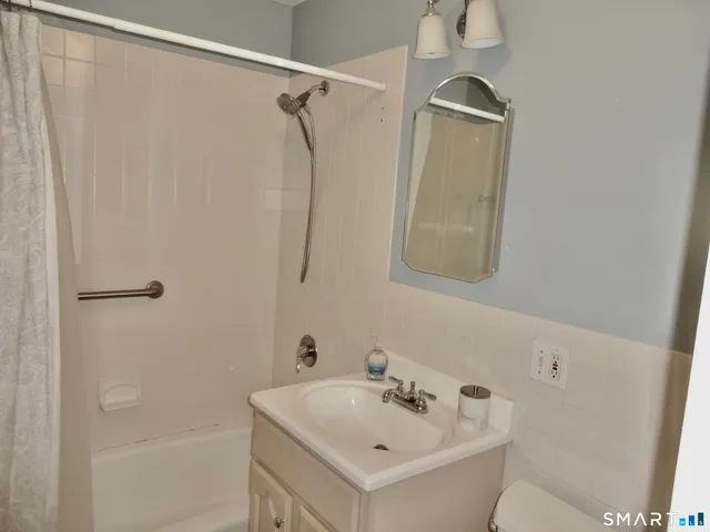 $2,800 | 245 Unquowa Road, Unit 57, Fairfield, CT 06824