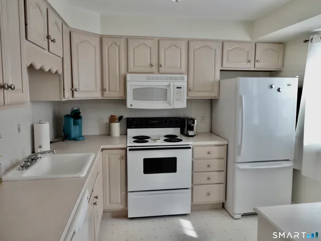 $2,800 | 245 Unquowa Road, Unit 57, Fairfield, CT 06824