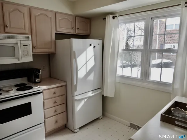 $2,800 | 245 Unquowa Road, Unit 57, Fairfield, CT 06824